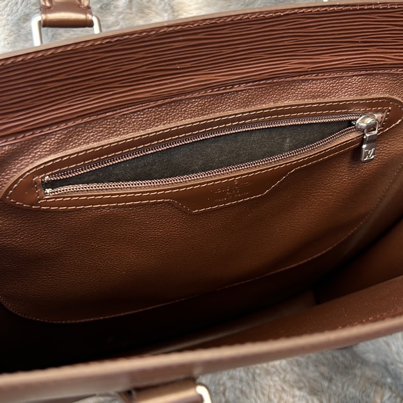 Louis Vuitton Plat Epi Moka ✨Mint condition.✨ - Picture 5 of 9